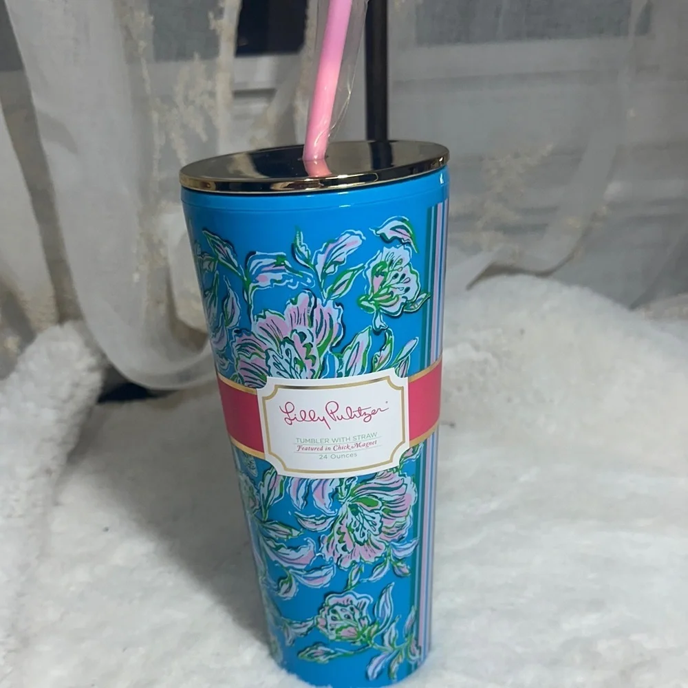 Lilly Pulitzer 24 ounce plastic tumbler in chick magnet print